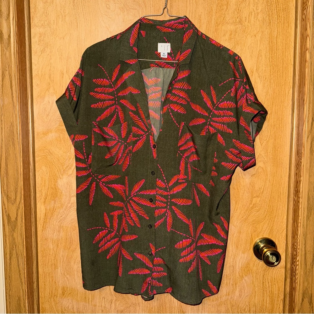A New Day Men's Green and Red Leaf Print Shirt